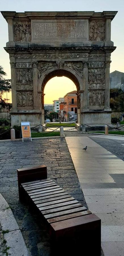 B&B Tre Passi Dalla Torre Montesarchio ภายนอก รูปภาพ