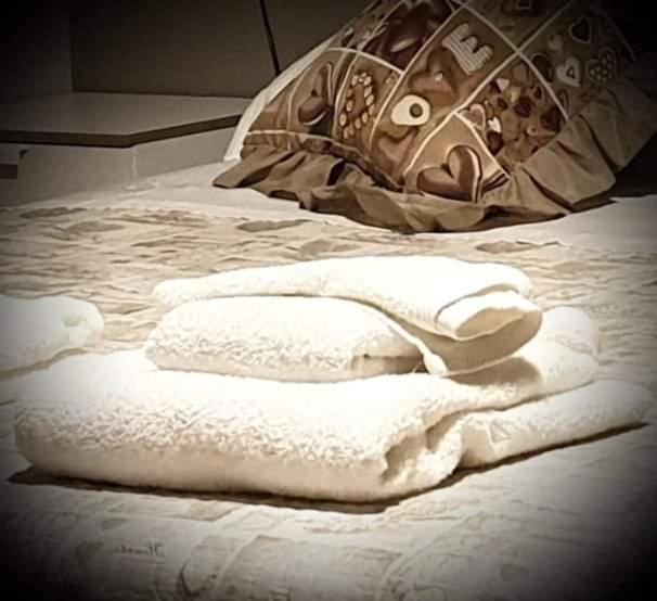 B&B Tre Passi Dalla Torre Montesarchio ภายนอก รูปภาพ