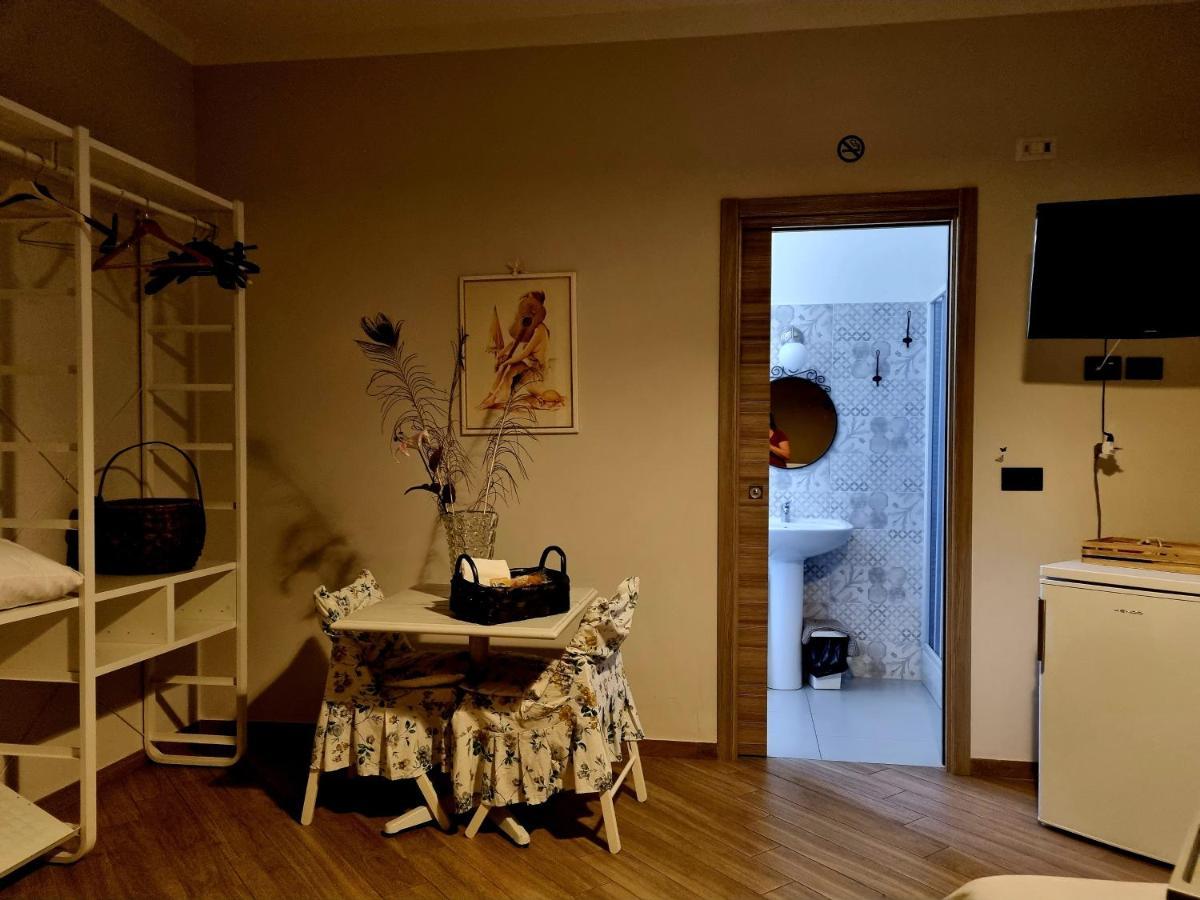 B&B Tre Passi Dalla Torre Montesarchio ภายนอก รูปภาพ