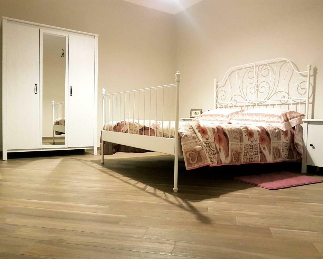 B&B Tre Passi Dalla Torre Montesarchio ภายนอก รูปภาพ