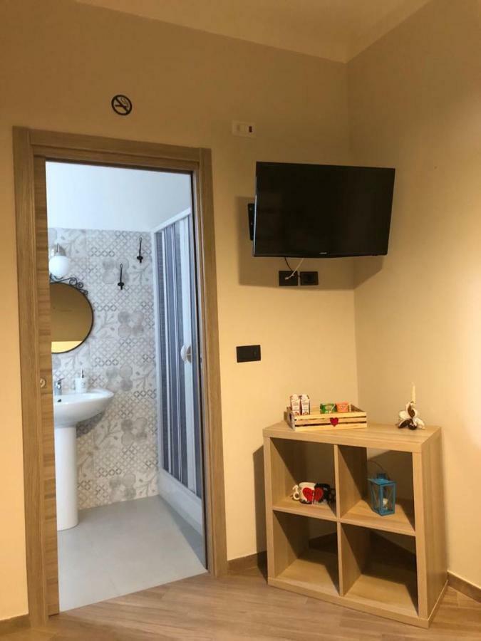 B&B Tre Passi Dalla Torre Montesarchio ภายนอก รูปภาพ