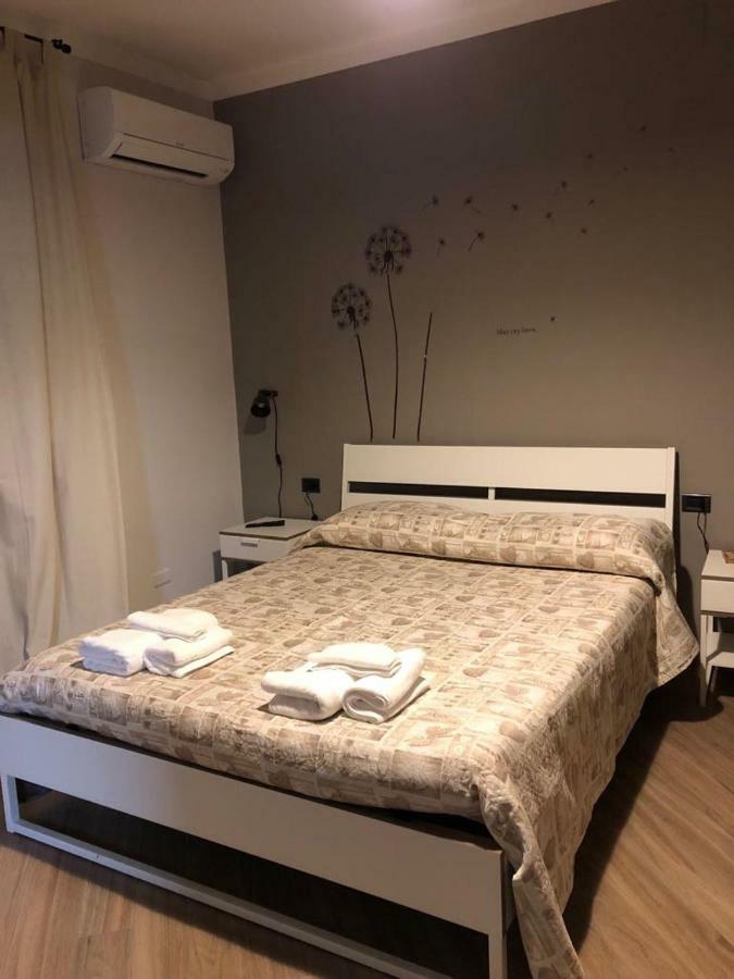 B&B Tre Passi Dalla Torre Montesarchio ภายนอก รูปภาพ