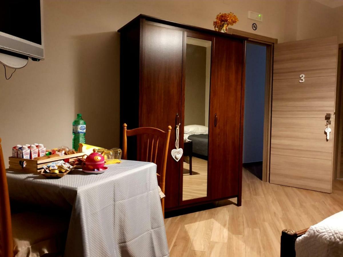 B&B Tre Passi Dalla Torre Montesarchio ภายนอก รูปภาพ