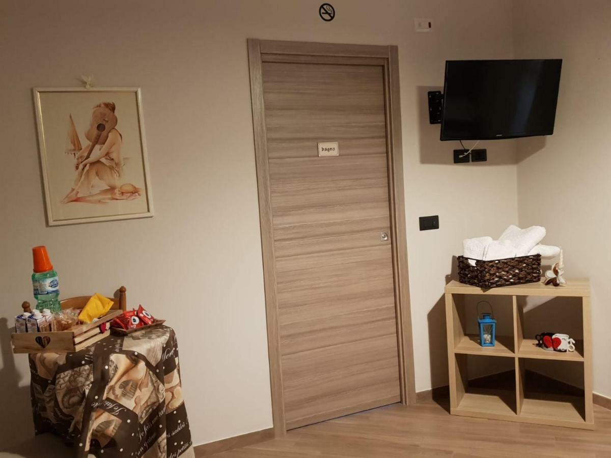B&B Tre Passi Dalla Torre Montesarchio ภายนอก รูปภาพ