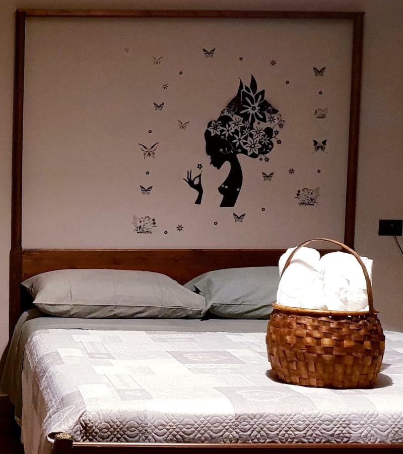 B&B Tre Passi Dalla Torre Montesarchio ภายนอก รูปภาพ