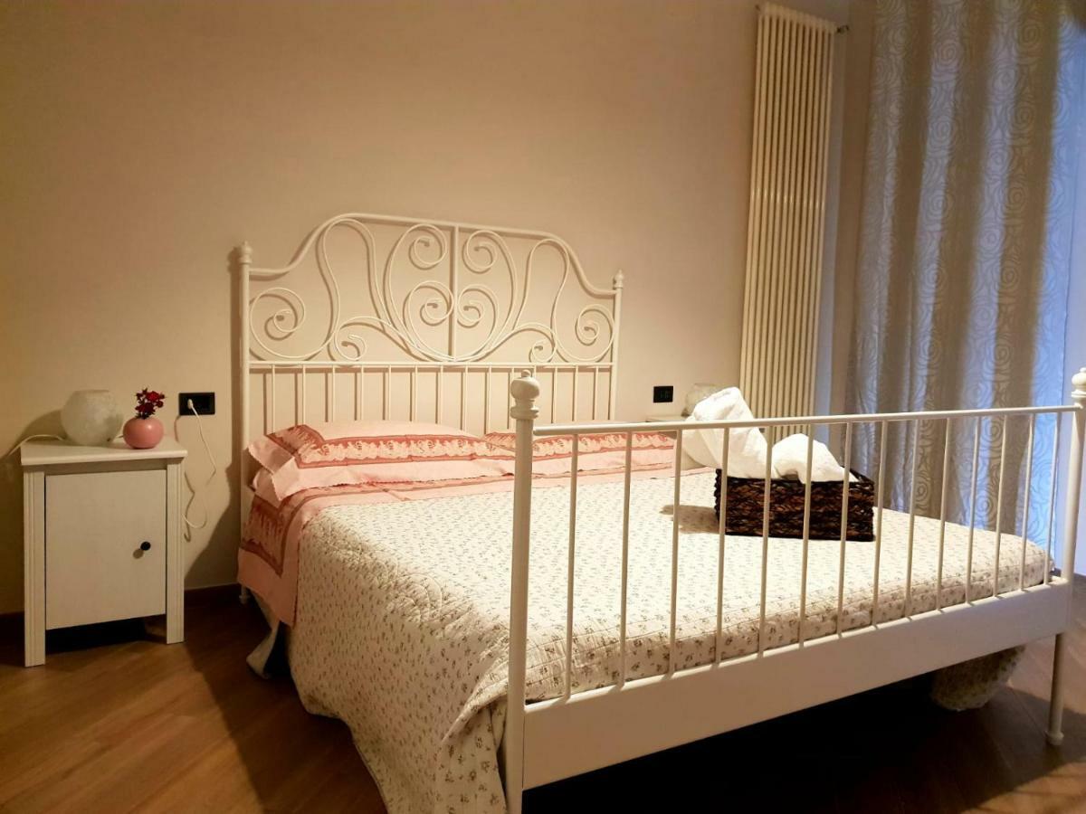 B&B Tre Passi Dalla Torre Montesarchio ภายนอก รูปภาพ