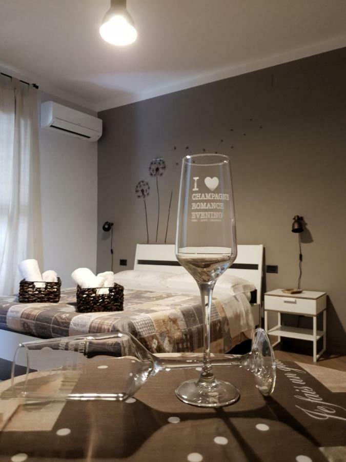 B&B Tre Passi Dalla Torre Montesarchio ภายนอก รูปภาพ