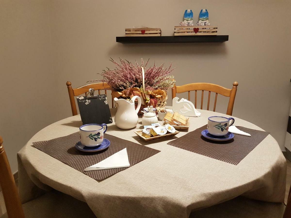 B&B Tre Passi Dalla Torre Montesarchio ภายนอก รูปภาพ