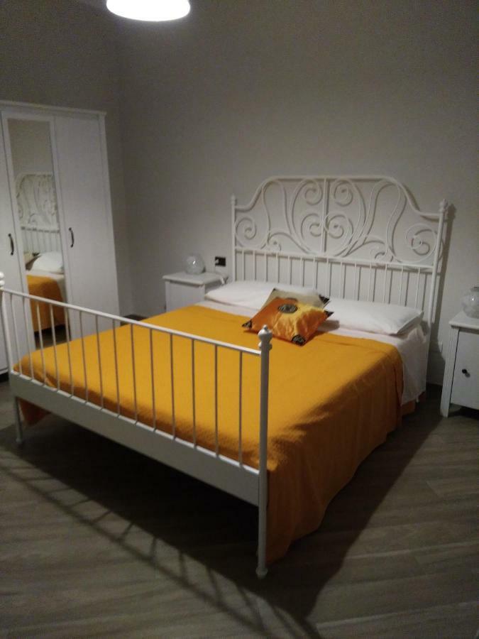 B&B Tre Passi Dalla Torre Montesarchio ภายนอก รูปภาพ