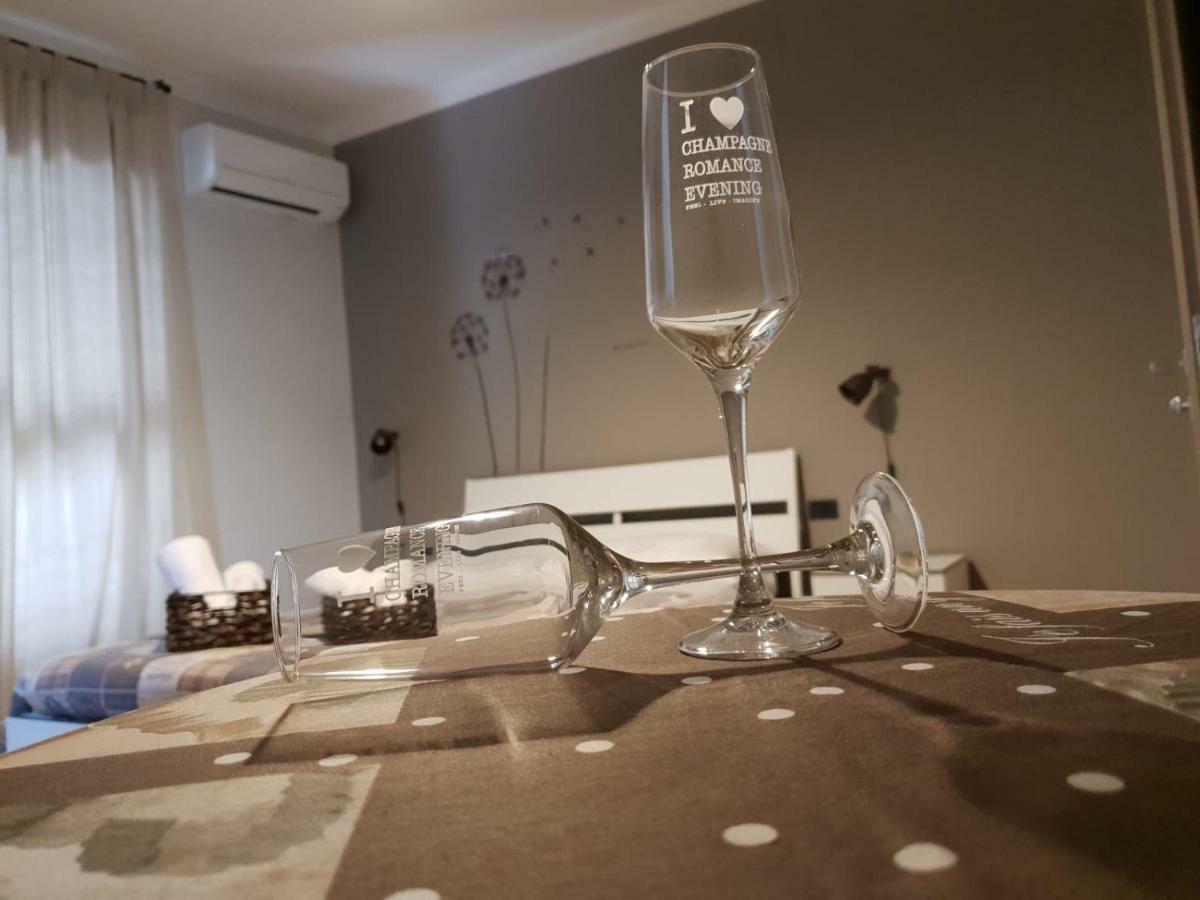 B&B Tre Passi Dalla Torre Montesarchio ภายนอก รูปภาพ