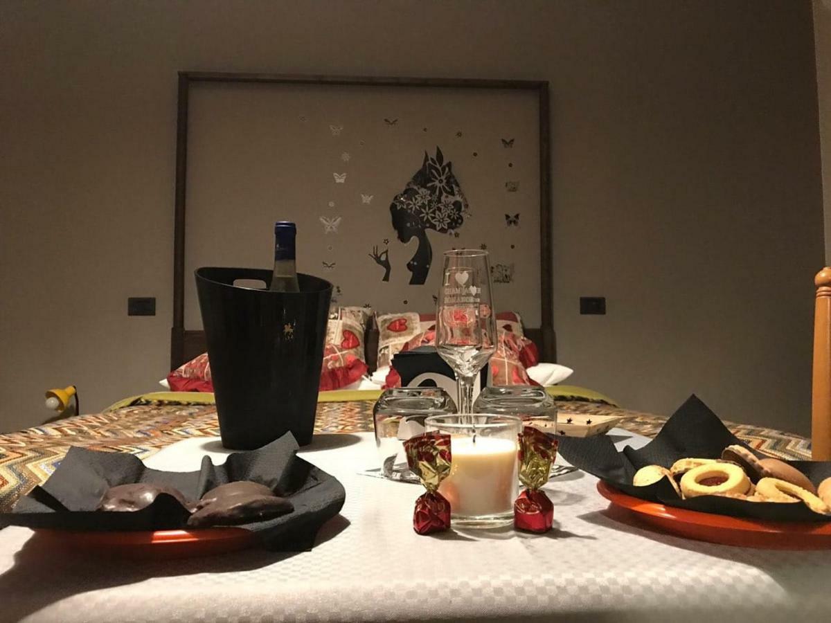 B&B Tre Passi Dalla Torre Montesarchio ภายนอก รูปภาพ